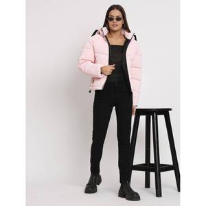 Veste bouffante brodée de fleurs roses pour femmes de taille libre remplie de coton tissé élégant pour la saison d'automne et d'hiver importé d'Inde - Product Image 1