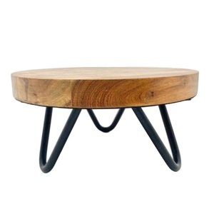 Atractivo Soporte Redondo de Madera para Cupcakes con Adhesivo Impreso, Ideal para Bodas, Cumpleaños o Fiestas Navideñas - Product Image 3