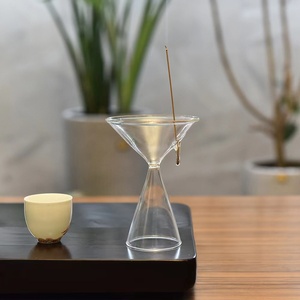 Brûleur d'encens en verre fait main au design minimaliste pour la décoration intérieure et la collection de cendres de la Saint-Valentin - Product Image 5
