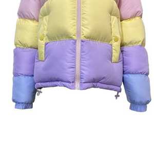 Chaqueta acolchada cálida de arcoíris con cuello alto y cremallera, abrigo de burbujas con capucha, cortavientos de Color bonito para mujer, Invierno - Product Image 3
