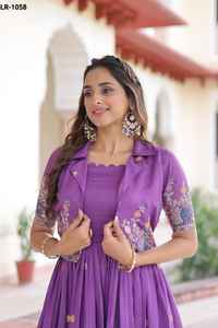 Robes Anarkali indiennes tendance en soie Vichitra avec des paillettes, des broderies en zari et en fil, prêtes à porter, avec travail de broderie Koti - Product Image 5