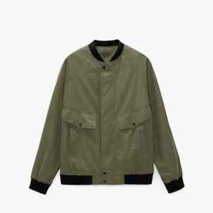 เสื้อแจ็คเก็ตเบสบอลบอมเบอร์ผู้ชายลายโลโก้แบบกำหนดเอง สไตล์วิทยาลัย เสื้อผ้าสตรีทแวร์ เสื้อคลุมกันหนาว - Product Image 4