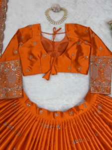 Lehenga Choli moderne avec tissu en soie satinée, design réversible, séquences jusqu'à la taille 44, intérieur de mariage - Product Image 6