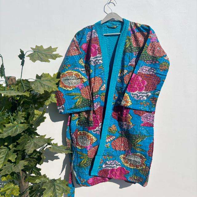 มีสีเขียวขุ่น