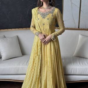 Nuevo Vestido Anarkali de Diseñador para Niñas, Vestido Listo para Usar de Georgette Sintética para Exportación Mundial desde India - Product Image 2
