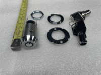 Interruptor de Seguridad con Llave Rotatoria, 2 Posiciones, Metálico, 12V/2A, Rotación de 90°, Modelo S508, Marca NSY, 1NO1NC, para Máquinas Expendedoras y Arcade