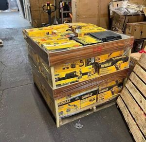 Grande offre Nouveau pour DeWalts 20-V Max Lithium Ion Kits combinés sans fil Ensemble de 15 pièces comprenant une perceuse magnétique et une perceuse à percussion - Product Image 1