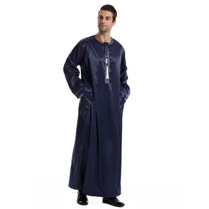 मुस्लिम पुरुष थोब पुरुषों के लिए जुब्बा समर कॉटन निर्मित नया फैशन लंबी आस्तीन डिजाइन कलर ब्लॉक सादा जुब्बा ओ गर्दन कस्टम थोब्स