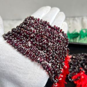 Grenat Hessonite Rouge Naturel 5.5-6MM Perles Goutte Grenat Ombré Lisse en Forme de Goutte - Product Image 1