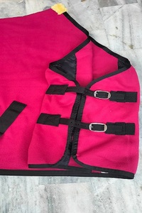 Manta de caballo personalizada, cómoda alfombra ecuestre Para Caballo, alfombras de caballo de lana de cuello estándar a la venta, tienda Kanpur India - Product Image 3