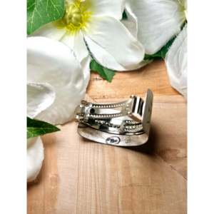 Coletero de Plata de Ley Hecho a Mano Estilo Navajo con Detalles de Coral para Fiestas Étnicas - Product Image 4