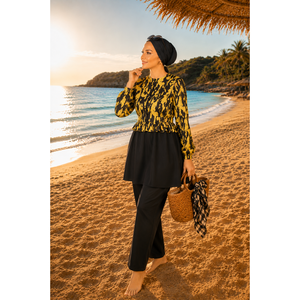 Conjunto de Traje de Baño de Tres Piezas en Negro y Amarillo con Top Estampado, Cintura con Volantes y Detalle de Cremallera - Estilo Burkini, Tallas XXS a XL - Product Image 3