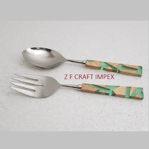 America Trending Wood Inlay Resin Handle Outils de service à salade en acier inoxydable Cuillère de service plaquée argent pour hôtels - Product Image 6
