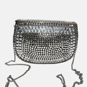 Sac à main pour femme en métal perlé de qualité supérieure, couleur argent attrayante, design moderne et solide - Product Image 5