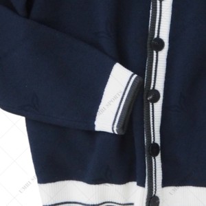 Cárdigan de club personalizado con logotipo bordado en el pecho, insignia con aplique en W, 100% lana merino, lavado a mano, ajuste regular, puños acanalados a rayas - Product Image 6