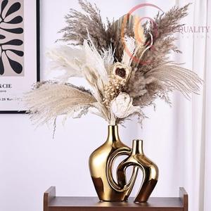 Handcrafted Metal Tabletop <b>Vase</b> with Minimalist Design, Perfect for Stylish Homes, Workspaces, and Decorative Display Areas - Product Image 4