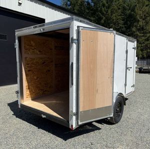 Remorque de transport fermée à double essieu, en acier, avec pack sport pour le transport d'équipements - Product Image 6