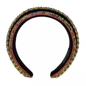 Pieza de pelo elegante: aplicación detallada de cuentas florales y cristales. Elegante adorno indio hecho a mano para mujeres/niñas. - Product Image 1