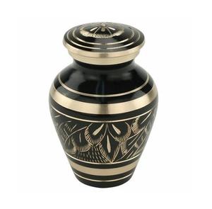 Urne souvenir en aluminium de qualité supérieure de style européen, couleur noire pour cendres humaines, urne de crémation en aluminium au design gaufré à vendre - Product Image 1