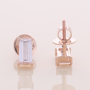 Boucles d'oreilles en diamant taillé émeraude certifié IGI, or 9 carats, style minimaliste classique - Product Image 4