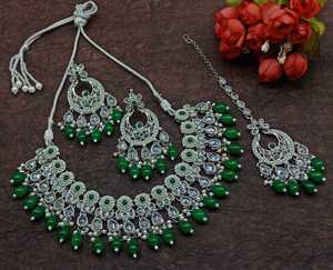 Nuevo diseño AD sin cortar plateado tradicional y de moda perla y Kundan tachonado gargantilla collar conjunto y conjunto de joyas para mujer - Product Image 4