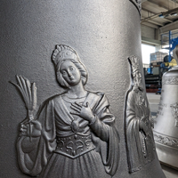 Campana Italiana de Bronce Decorada a Medida, Escultura Religiosa para Exteriores, 120 kg, 35 cm de Diámetro, Modelo para Edificio Público, Logotipo Personalizado Fundido