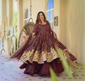 Traje Anarkali Moderno de Georgette con Bordado Floral Rojo para Mujer, Corte Regular, para Fiestas, Bodas y Uso Casual - Product Image 1