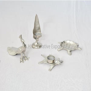 Sculpture en aluminium abstraite de style moderne fait à la main Table décorative dorée Couple en métal dans la pose de yoga - Product Image 3