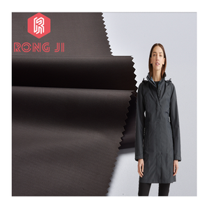 Tela Impermeable de PVC Brillante de Tono a Tono, Funcional, 100% Poliéster, Resistente al Encogimiento, Tafetán 210T, para Impermeables - Product Image 1