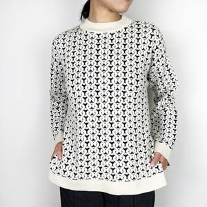 Venta al por mayor por encargo 100% algodón mujeres cuello redondo suéter transpirable fino invierno impreso Logo frente suéter de punto - Product Image 3