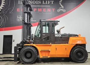 Offre exclusive aux enchères pour chariots élévateurs pneumatiques D160S-7 2021, capacité de maintien de 36 000 LBS - Product Image 1