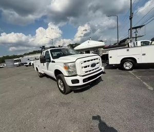 Ford F-350 2011 d'occasion en excellent état, cabine étendue, camion d'atelier/d'entretien 4x4, avec attelage de remorquage, benne utilitaire pour travaux de construction et de bricolage - Product Image 4
