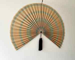 Handfan ไม้ไผ่ทำด้วยมือ: ที่อยู่อาศัยสีเขียวที่เรียบง่ายที่มีสง่างาม, การออกแบบพกพาที่รักโดยผู้นำเทรนด์ด้านสิ่งแวดล้อมเพื่อความยั่งยืน - Product Image 5