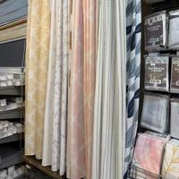 Partenaire de Sourcing Unique pour Supermarchés Thaïlandais, Magasins de Détail, Textiles de Maison, Rideaux de Douche Imprimés et Rideaux Occultants - Photos en Magasin