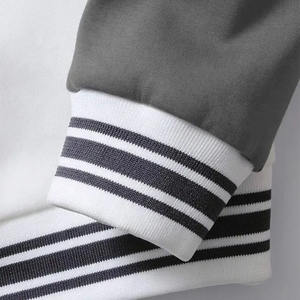 แจ็คเก็ตเบสบอลแบบวาร์ซิตี้สั่งทำขายส่ง พร้อมปักลายเชนิลล์ แจ็คเก็ตบอมเบอร์วาร์ซิตี้ สไตล์ลำลองสำหรับใส่เที่ยวเล่น - Product Image 2