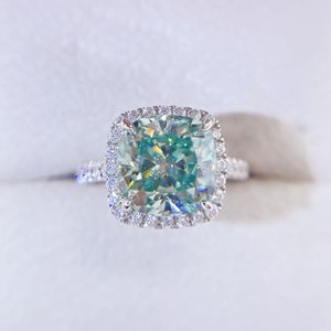 แหวนเพชรโมอิสสีฟ้าสไตล์สีขาวทอง - Product Image 1