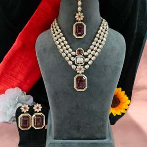 Latest Design Kundan Layered Necklace <b>Set</b> With Maang Tikka For Women Fine Detailing Rich Ethnic Appeal Ideal For Festive Events - Product Image 3