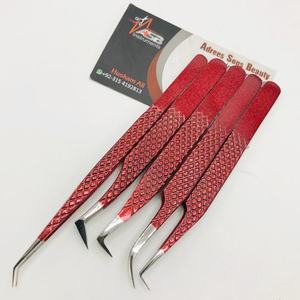 Pinzas de extensión de pestañas profesionales probadas a mano, rojo granate, Punta puntiaguda de acero inoxidable sostenible japonesa, Etiqueta Privada - Product Image 1