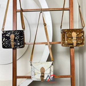 Nuevo 2025 bolsos cruzados de cuero genuino hechos a mano para mujeres Hair-on-Hide Metallic Correa ajustable bolsos de hombro monedero - Product Image 1