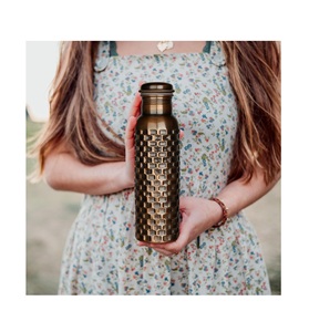 Botella de cobre de mejor diseño con diseño de color brillante Bebida directa Tapa de uso de fiesta ecológica para el almacenamiento de agua de la habitación de la cama del hogar - Product Image 3