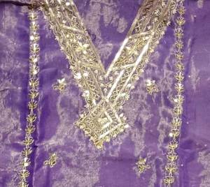 Costumes modernes indiens pakistanais de qualité supérieure brodés à la main pour femmes belles fêtes en organza à la mode - Product Image 3