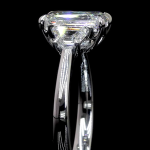 Anillo de Compromiso de Oro Blanco de 14K con Tres Piedras en Forma de Esmeralda de 1.29 Quilates, Joyería de Diamantes Nupcial de Lujo Hecha a Mano - Product Image 4