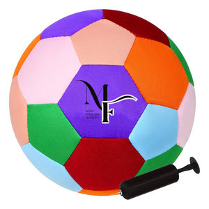 ¡Lleva la diversión del fútbol al interior con el balón de fútbol acolchado suave! Esta pelota acolchada de tamaño 4 es perfecta para un juego seguro en interiores. - Product Image 4