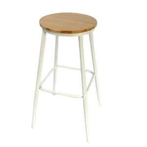 Taburete Alto GBSK004 con Asiento de Madera y Patas de Hierro con Recubrimiento en Polvo, Giratorio, para Cocina Estilo Rústico GBSK004 - Product Image 1