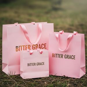 Bolsa de Regalo de Papel Ecológico de Lujo Personalizada con Impresión de Logotipo UV, Fabricante Vietnamita, Opciones de Empaque y Tamaño Personalizados - Product Image 4