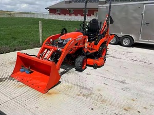 Tractor compacto Kubota BX2380 4WD con cargador LA344 - Product Image 4