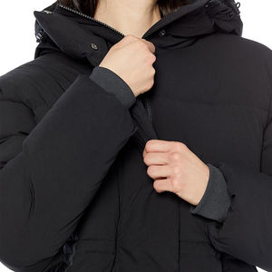Veste matelassée à capuche pour femme, manteau d'hiver isolé, vêtement d'extérieur chaud et rembourré, élégante veste matelassée noire avec boutons-pression - Product Image 3