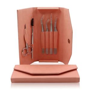 Pinzas de Extensión de Pestañas de Acero Inoxidable Ruso en Oferta, Juego con Tijeras para Pestañas, Cepillo y Estuche de Cuero - Product Image 3