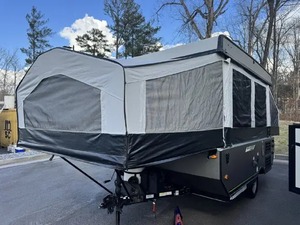 Autocaravana F-o-r-e-s-t R-i-v-e-r RV Rock-wood F-r-e-e-d-o-m S-e-r-i-e-s 1940LTD usada del 2022, lista para vender - Product Image 5