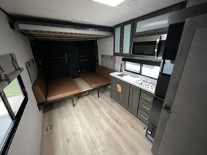 Nuevo F-o-r-e-s-t R-i-v-e-r Nightfall 25N 2025 - Product Image 6